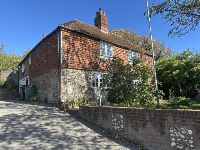 East Dean Road, Alfriston 4 bed detached house to rent £2,700 pcm £623 pw