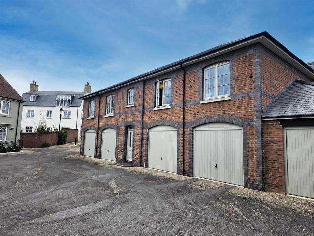 East Down Mews, Dorchester DT1 1 bed apartment to rent £1,200 pcm £277 pw