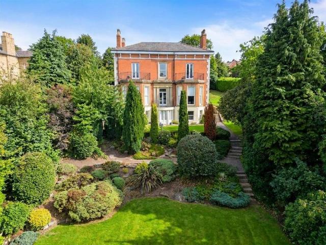 East Downs Road, Bowdon 3 bed duplex to rent £3,950 pcm £912 pw