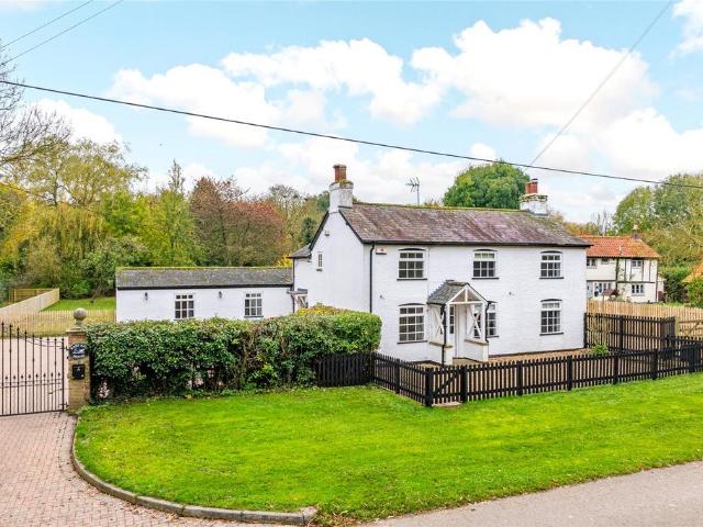 East End, North Crawley, Newport. 4 bed detached house to rent £2,500 pcm £577 pw