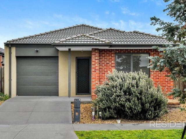 EAST facing 4 Bedroom Home is in a sought after pocket!