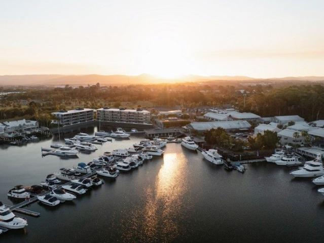 East Facing Waterfront 3 Bed Apartment