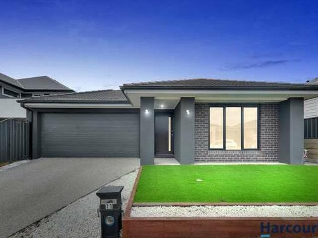 East Facing Young and Modern Family Home in Mt Atkinson