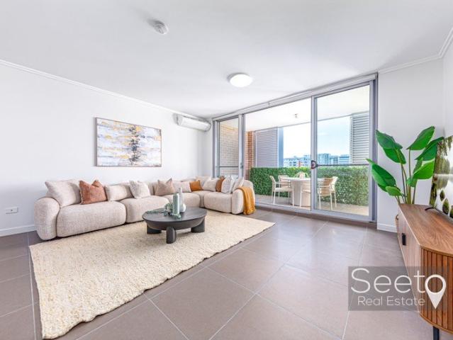 East facing and Move In Ready just 350m to the Station