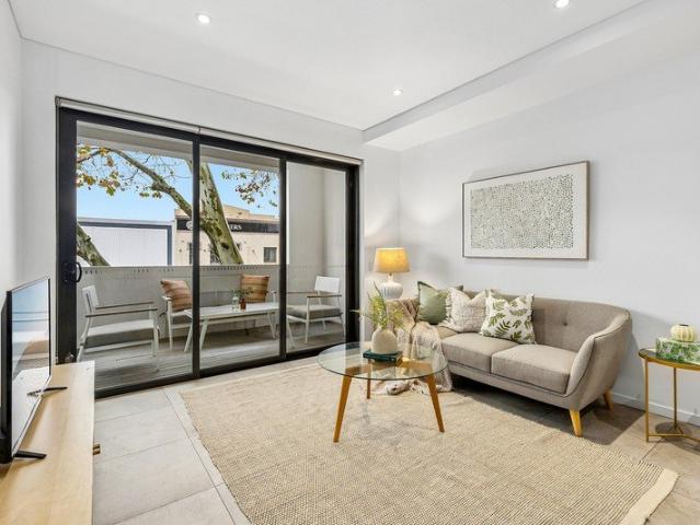 Contemporary Entertaining In Modern Boutique