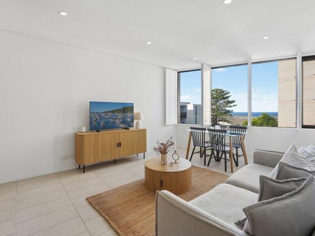 East Facing Designer Apartment With Ocean Outlook