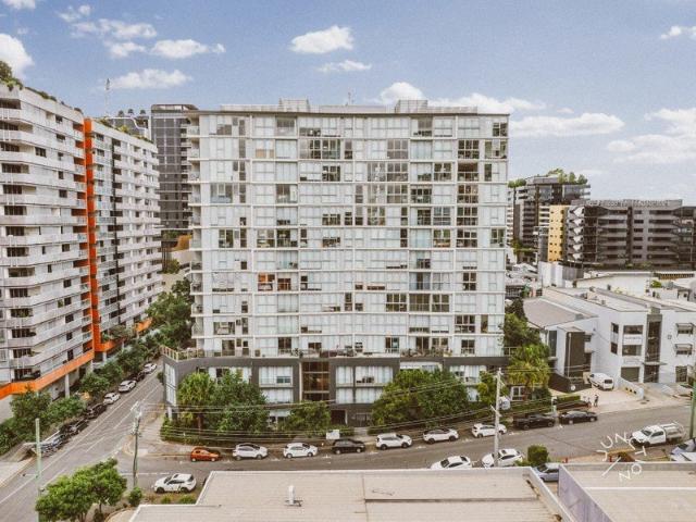 East Facing Living in the Heart of Newstead