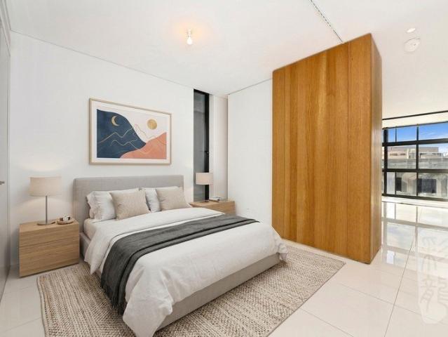East Facing, Openable Window in the bedroom with Wintergarden & Storage