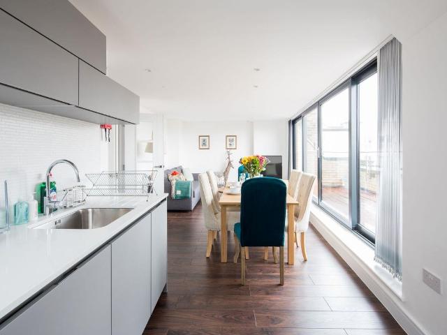 East Ferry Road 211 4/F/F, Isle Of Dogs E14, 2 bed flat to rent, £2,495 pcm | PrimeLocation