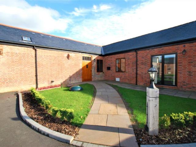 East Flexford Lane, Guildford. 2 bed house to rent £2,000 pcm £462 pw
