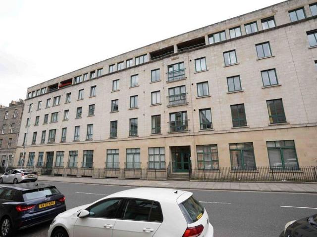 East Fountainbridge, Fountainbridge. 3 bed flat to rent £2,550 pcm £588 pw