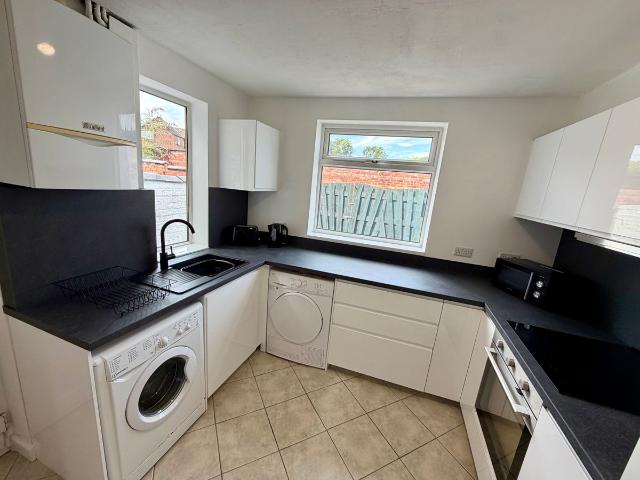 East Grove, Manchester M13, 4 bed shared accommodation to rent, £2,167 pcm | PrimeLocation