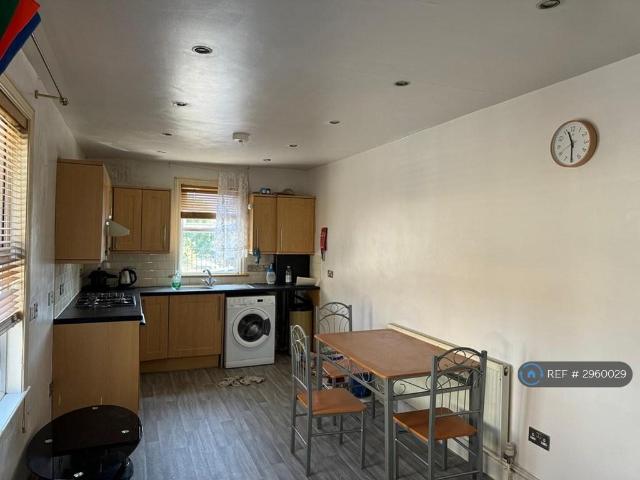 East Ham, London, E6 2 bed flat to rent £1,675 pcm £387 pw