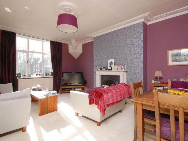 East Heath Road, Hampstead, London, NW3 2 bed flat to rent £3,359 pcm £775 pw