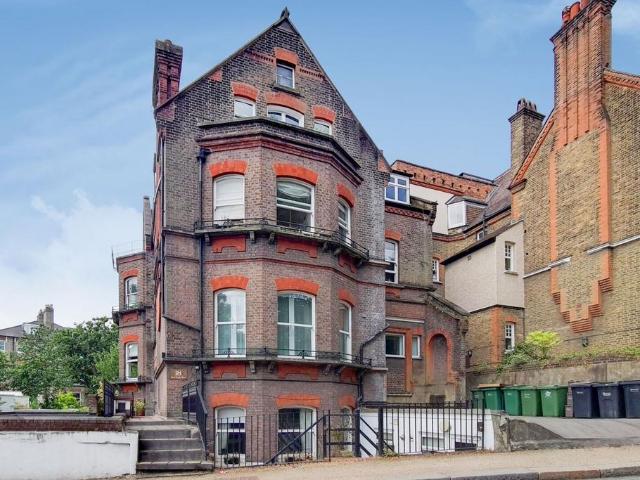 East Heath Road, Hampstead, London, NW3 2 bed flat to rent £4,984 pcm £1,150 pw