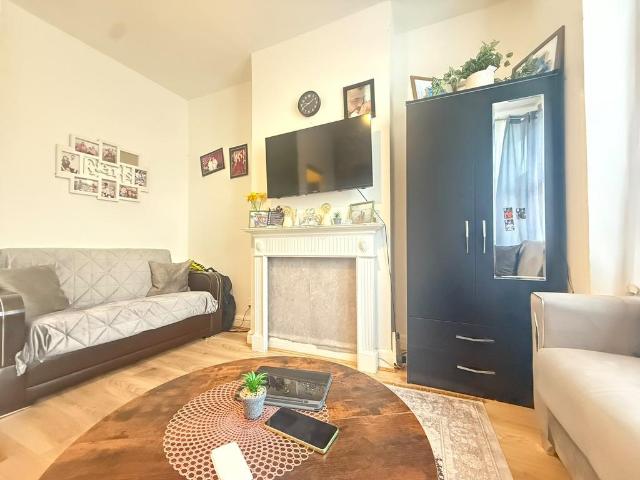 East Hill, Dartford, DA1 1 bed flat to rent £1,250 pcm £288 pw
