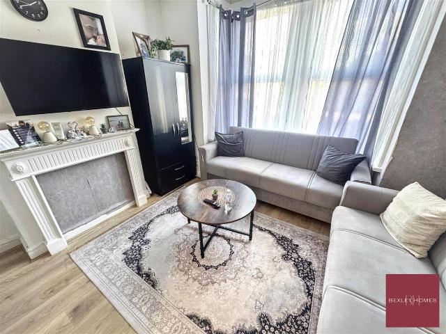 East Hill, Dartford DA1, 1 bed flat to rent, £1,250 pcm | PrimeLocation