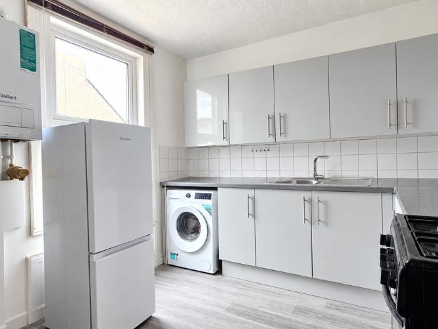 East Hill, Dartford DA1, 1 bed flat to rent, £1,250 pcm | PrimeLocation