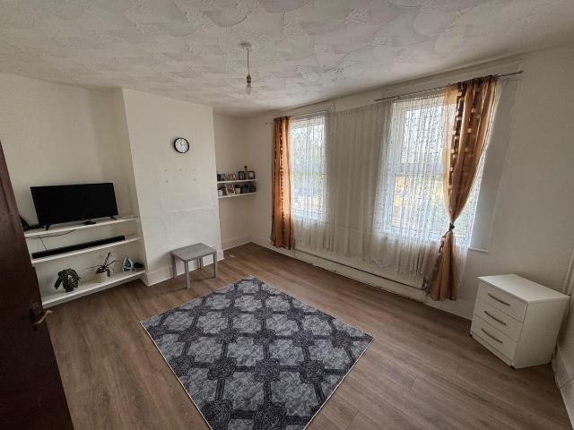East Hill, Dartford DA1, 1 bed flat to rent, £1,200 pcm | PrimeLocation