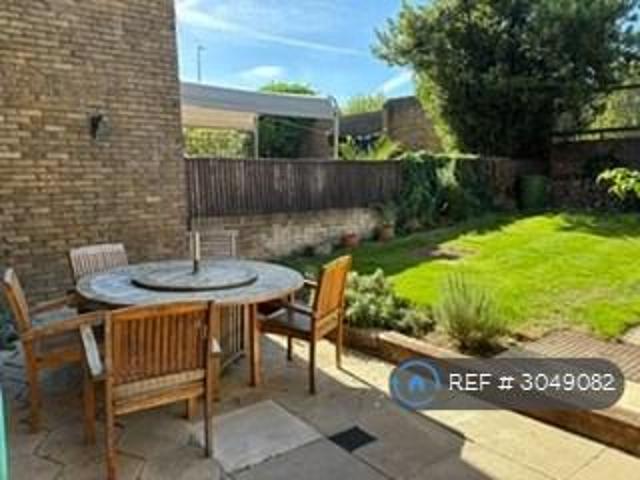 East Hill, London, SW18 1 bed flat to rent £2,300 pcm £531 pw