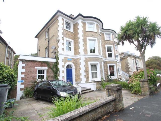 East Hill Road, Ryde 1 bed flat to rent £750 pcm £173 pw