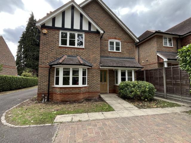 East Hill, Woking, Surrey GU22, 3 bed detached house to rent, £2,950 pcm | PrimeLocation