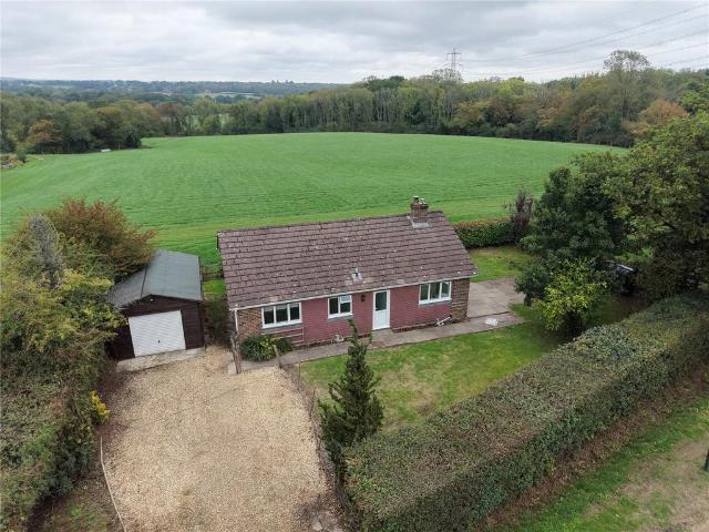 East Hoathly, Lewes, BN8 3 bed bungalow to rent £1,500 pcm £346 pw