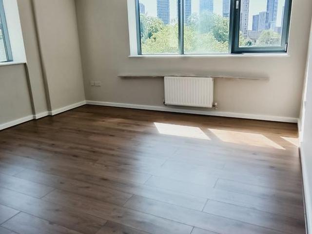 East India Dock Road, London E14 2 bed apartment to rent £2,150 pcm £496 pw