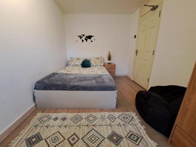 East India Dock Road, London E14, 3 bed shared accommodation to rent, £770 pcm | PrimeLocation