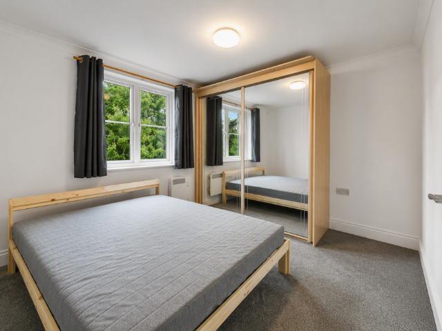 East India Way, Croydon, CR0 2 bed flat to rent £1,600 pcm £369 pw