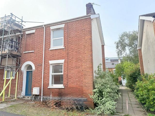 East John Walk, Exeter, EX1 2 bed end of terrace house to rent £1,250 pcm £288 pw