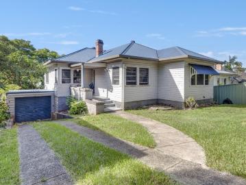 East Kempsey Convenience Meets Solid Home