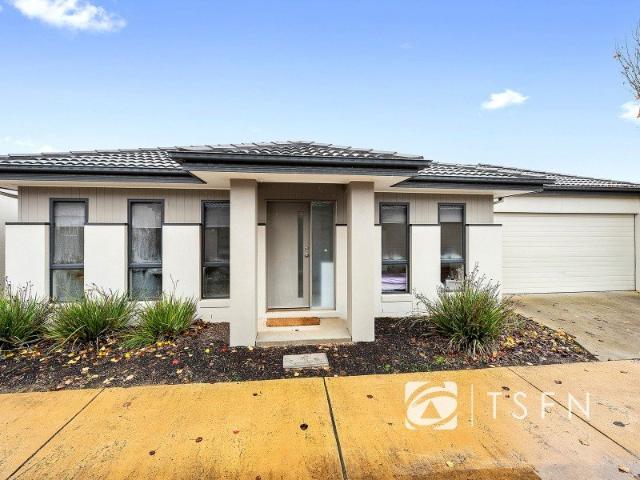 East Lloyd Street Modern Townhouse