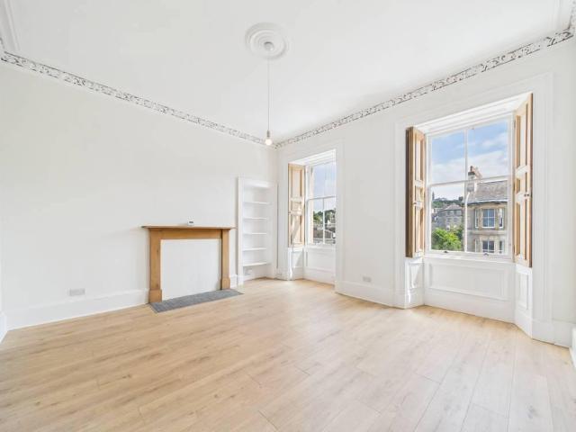 East London Street, Edinburgh. 2 bed apartment to rent £1,550 pcm £358 pw