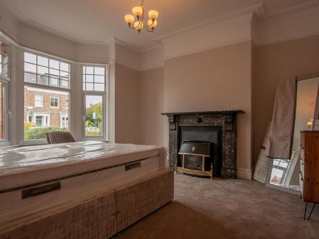 East Parade, York YO31 1 bed in a house share to rent £775 pcm £179 pw