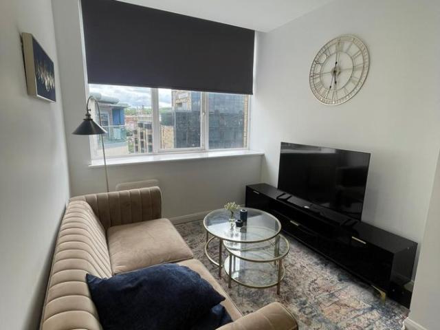 East Parade, Bradford BD1, 1 bed flat to rent, £750 pcm | PrimeLocation