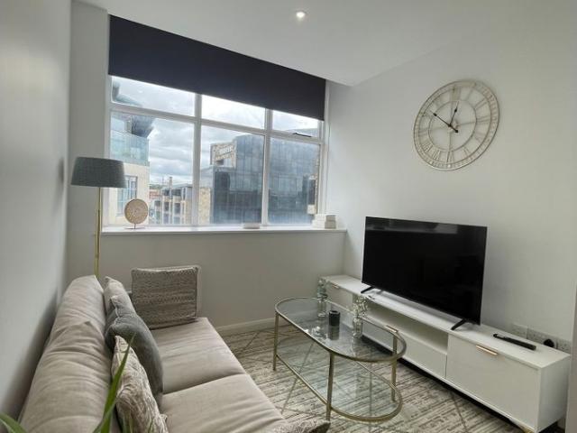 East Parade, Bradford BD1, 1 bed flat to rent, £750 pcm | PrimeLocation