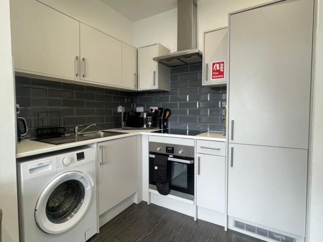 East Parade, Bradford BD1, 1 bed flat to rent, £750 pcm | PrimeLocation