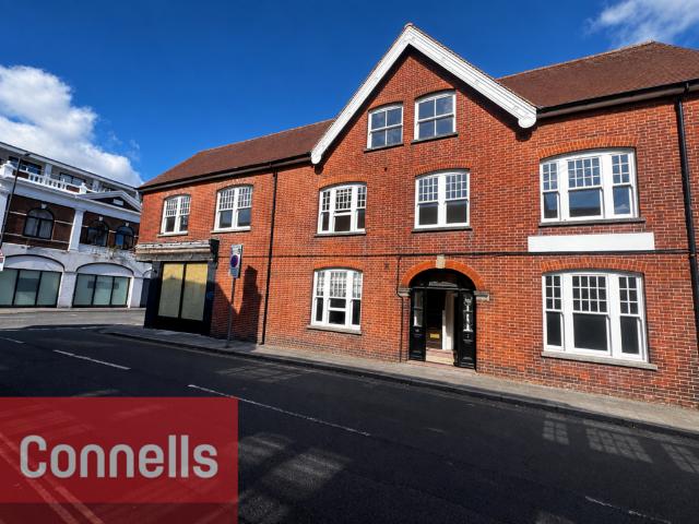 East Park, Crawley, RH10 1 bed apartment to rent £1,250 pcm £288 pw