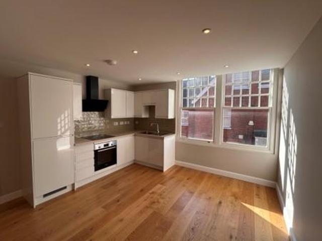 East Park, Crawley, RH10 1 bed flat to rent £1,200 pcm £277 pw