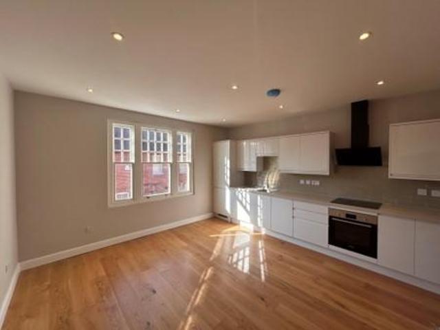East Park, Crawley, RH10 1 bed flat to rent £1,200 pcm £277 pw