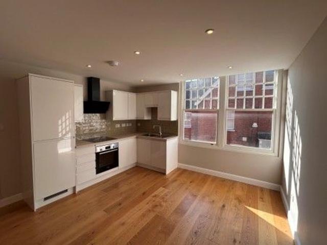 East Park, Crawley RH10, 1 bed flat to rent, £1,200 pcm | PrimeLocation