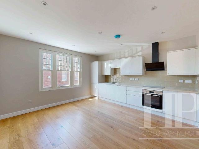 East Park, Crawley RH10, 1 bed flat to rent, £1,300 pcm | PrimeLocation