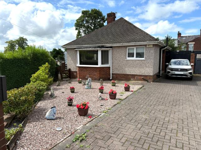 East Park Avenue, Blackburn. Lancs. 2 bed bungalow to rent £900 pcm £208 pw