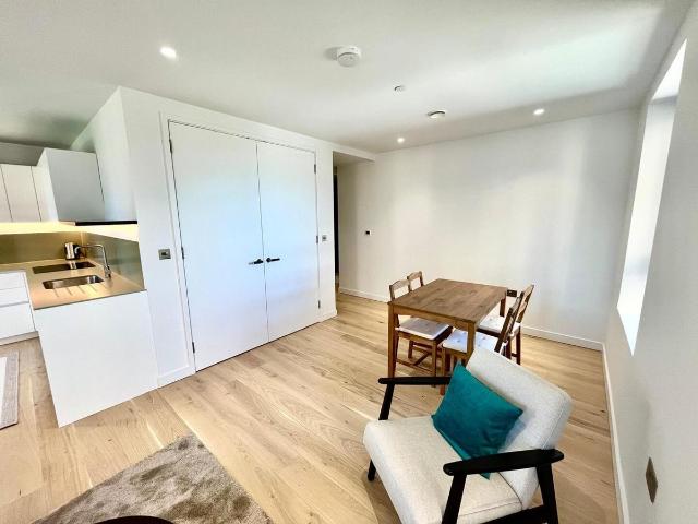 East Parkside, London SE10, 1 bed flat to rent, £2,600 pcm | PrimeLocation