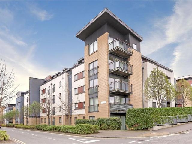 East Pilton Farm Avenue, Edinburgh. 2 bed flat to rent £1,300 pcm £300 pw