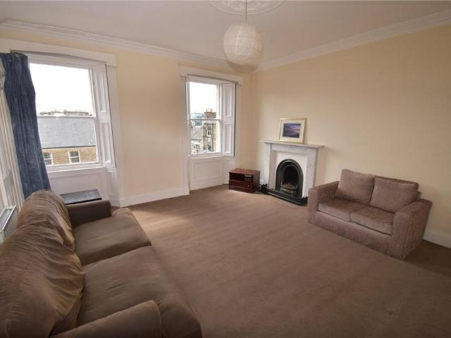 East Preston Street, Edinburgh, EH8 3 bed flat to rent £2,285 pcm £527 pw