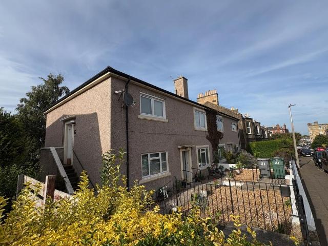 East Restalrig Terrace, Edinburgh. 3 bed villa to rent £1,850 pcm £427 pw