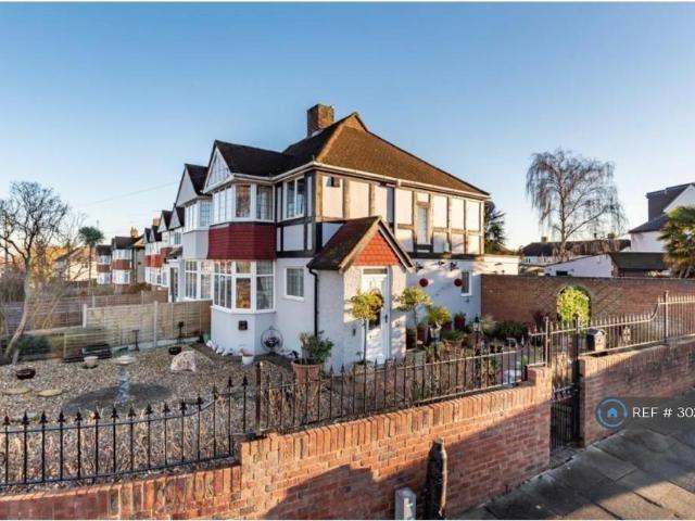East Rochester Way, Sidcup, DA15 3 bed semi detached house to rent £2,400 pcm £554 pw
