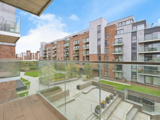 East Station Road, Peterborough. 2 bed flat to rent £1,350 pcm £312 pw